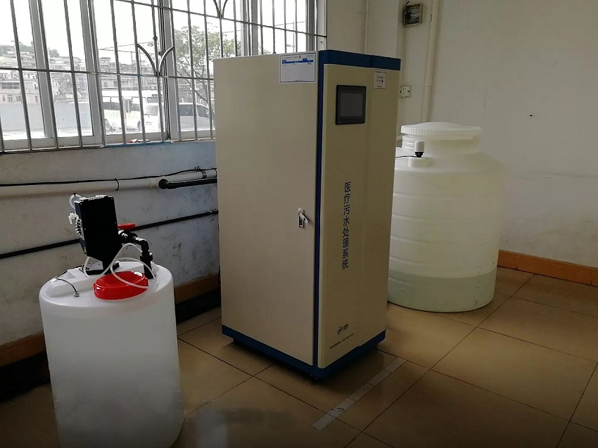 學校實驗室廢水主要來自學校的實驗室和各科研院所。依據廢水中所含主要污染物的性質和特點,可以將其分為有機、無機以及生物實驗廢水三大類。 學校實驗室廢水主要來自學校的實驗室和各科研院所。依據廢水中所含主要污染物的性質和特點,可以將其分為有機、無機以及生物實驗廢水三大類。